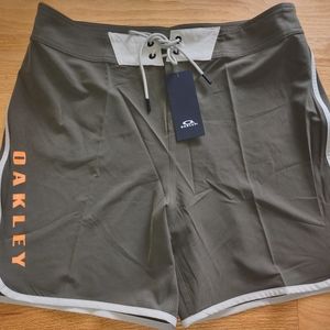 Oakley Performance Fit Board Shorts Men 18 Inch - Size 34 - Brand New with Tags
